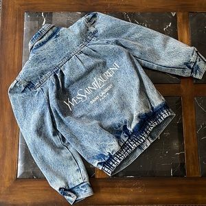 Puffed shoulder jean jacket!